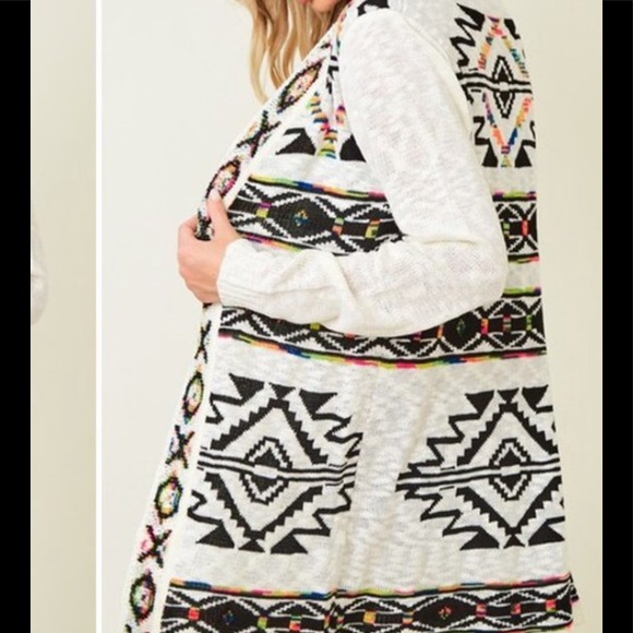 Host pick! ❤️Tribal Boho cardi! One size fits all🍂🪵🍂